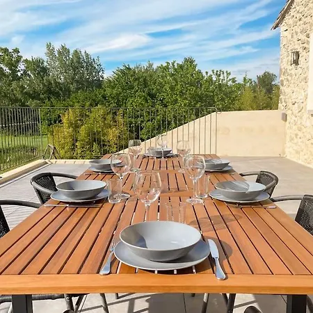 Dans Un Mas Provencal